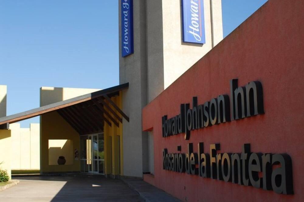 Howard Johnson Inn Rosario De La Frontera Extérieur photo