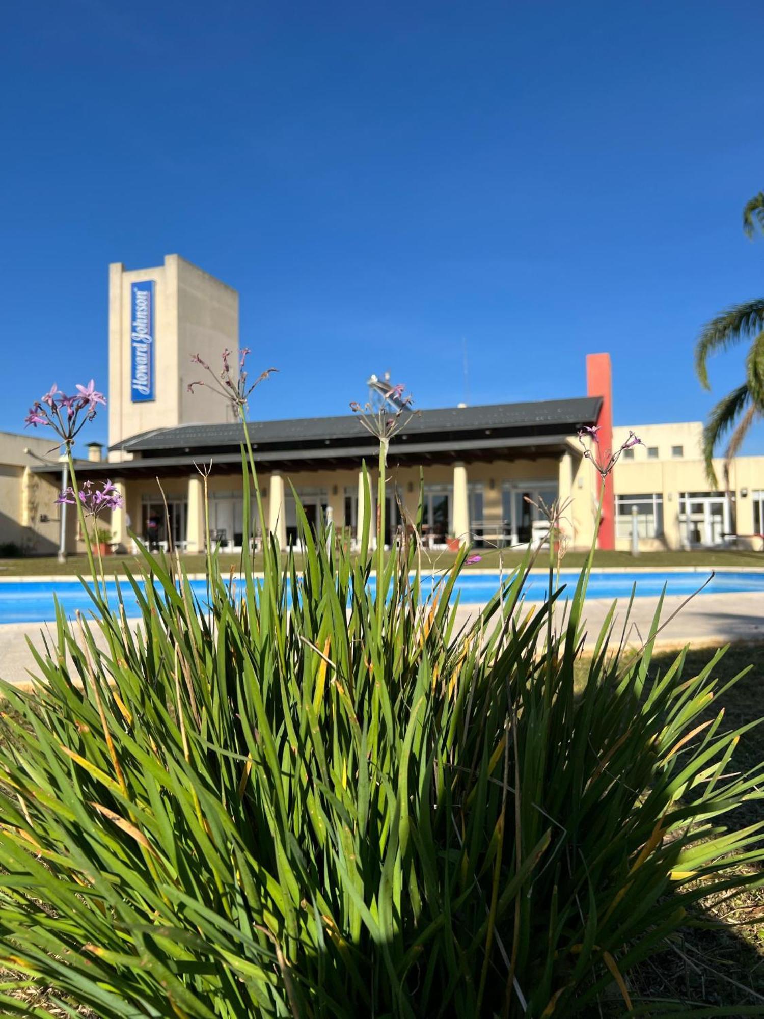Howard Johnson Inn Rosario De La Frontera Extérieur photo