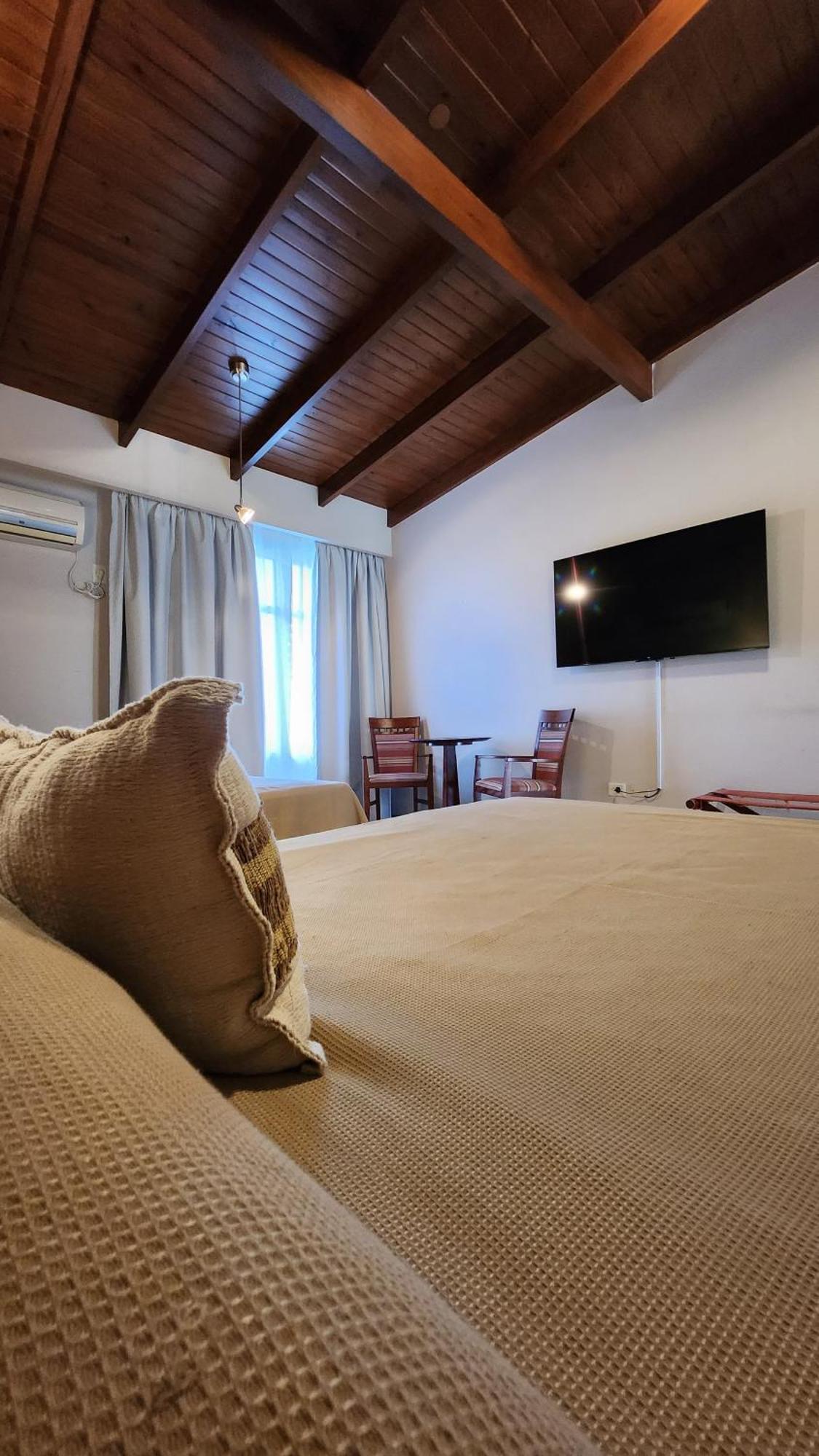 Howard Johnson Inn Rosario De La Frontera Extérieur photo