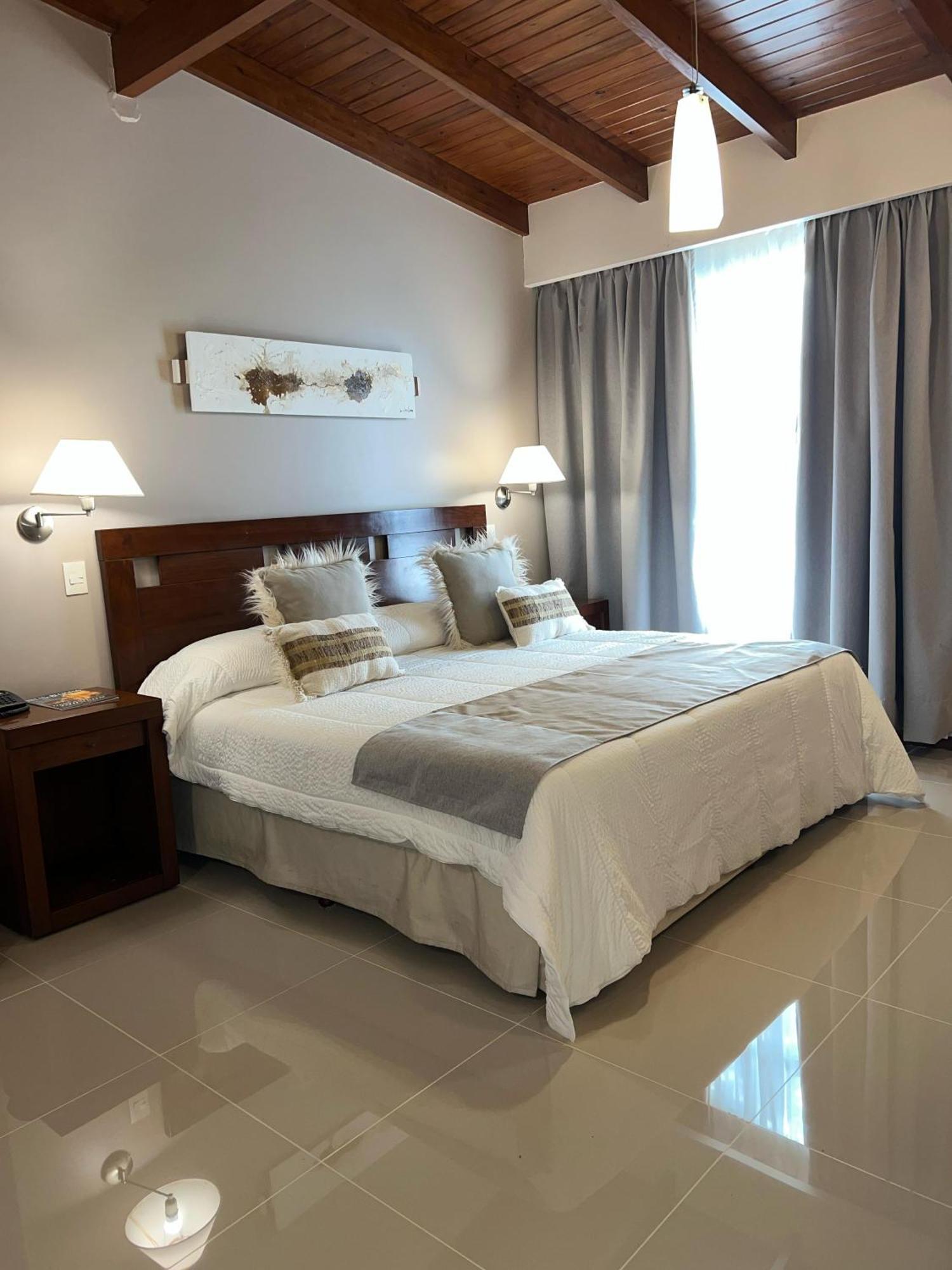 Howard Johnson Inn Rosario De La Frontera Extérieur photo