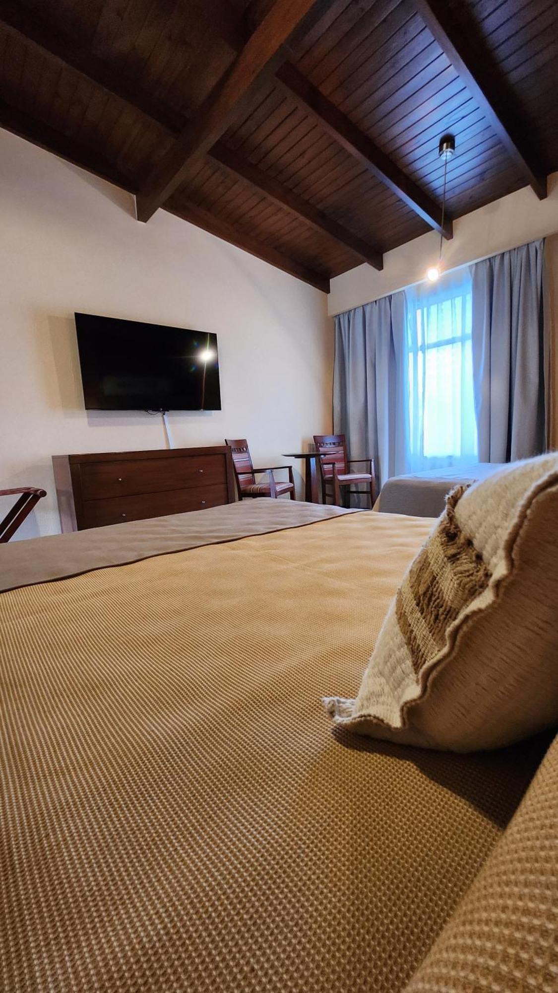 Howard Johnson Inn Rosario De La Frontera Extérieur photo