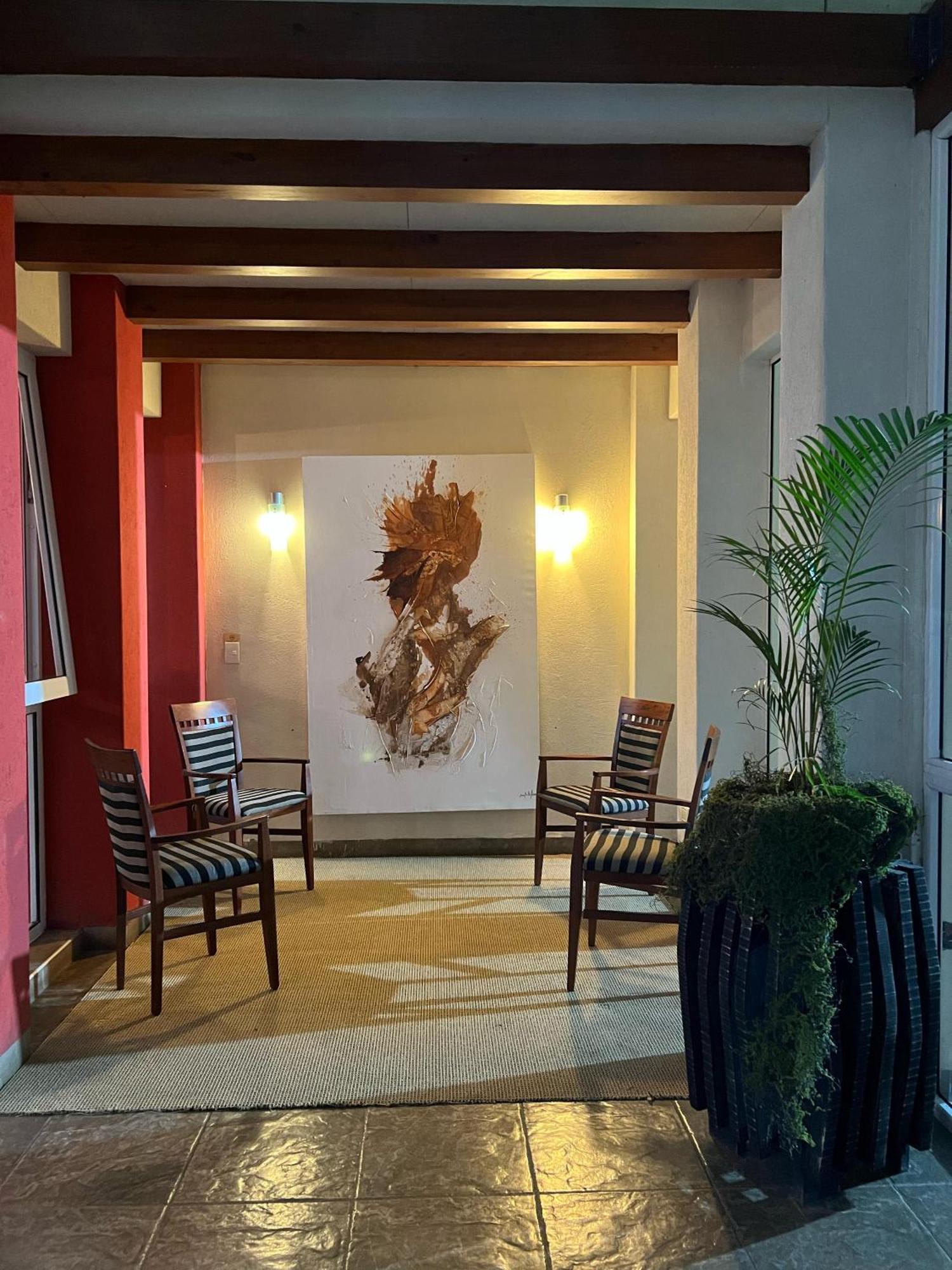Howard Johnson Inn Rosario De La Frontera Extérieur photo