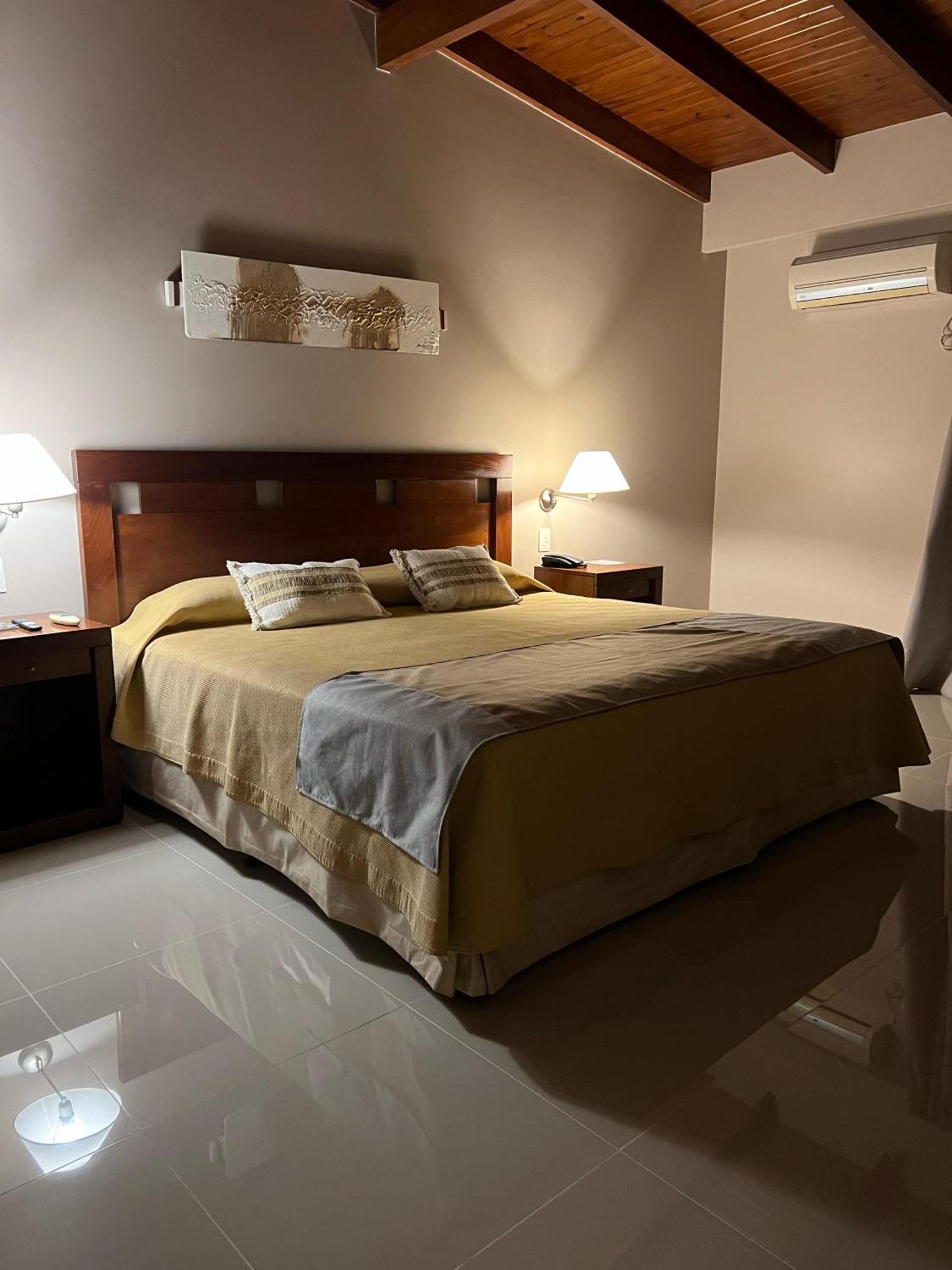Howard Johnson Inn Rosario De La Frontera Extérieur photo