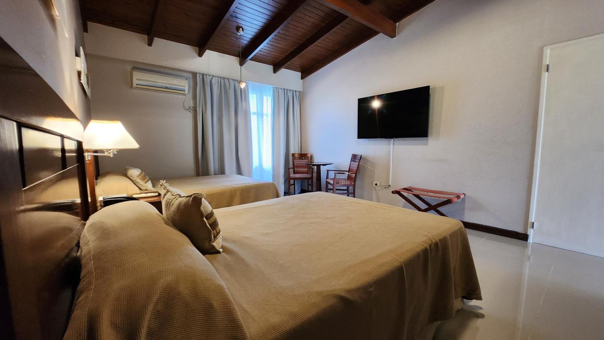 Howard Johnson Inn Rosario De La Frontera Extérieur photo