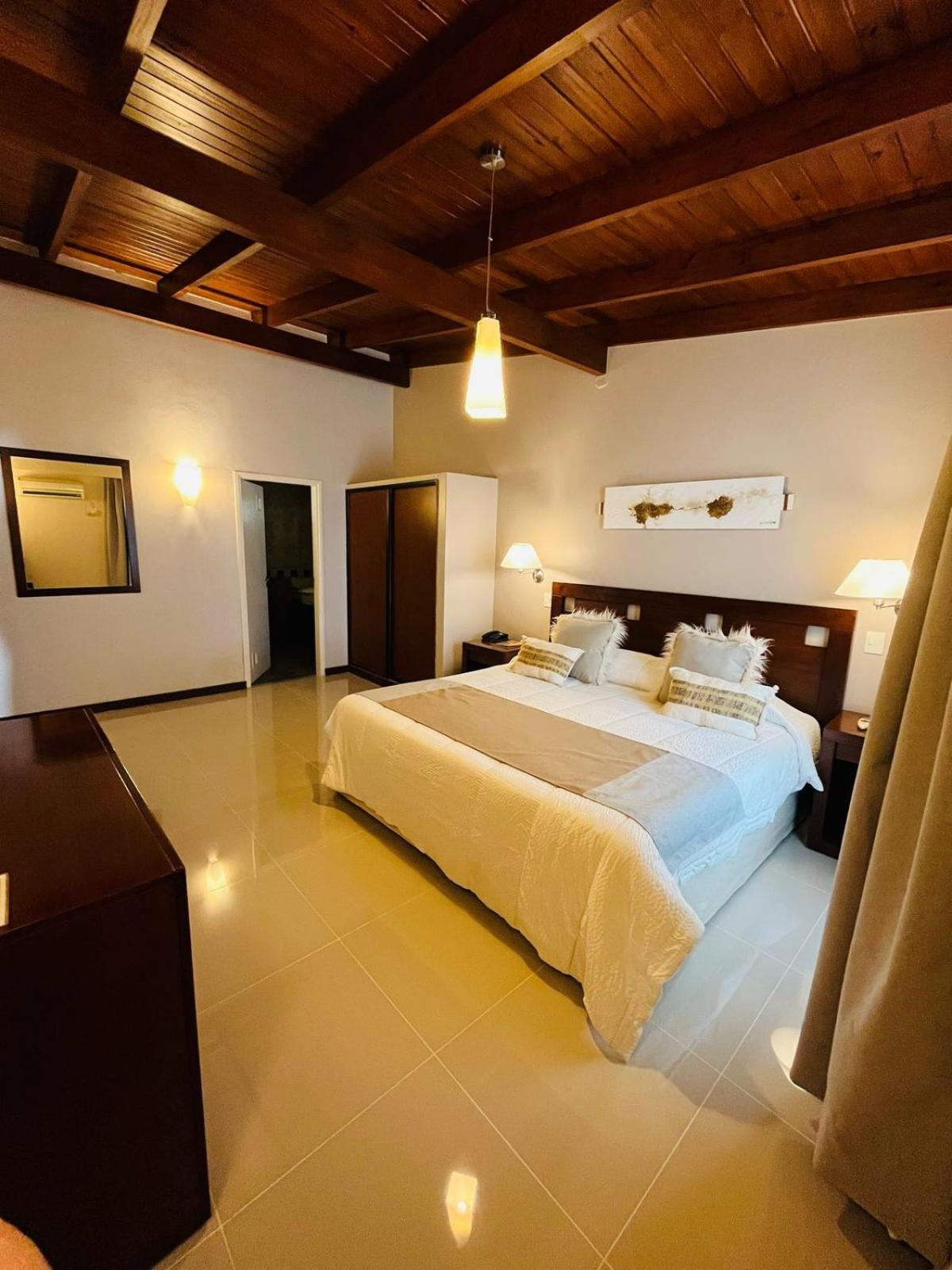 Howard Johnson Inn Rosario De La Frontera Extérieur photo