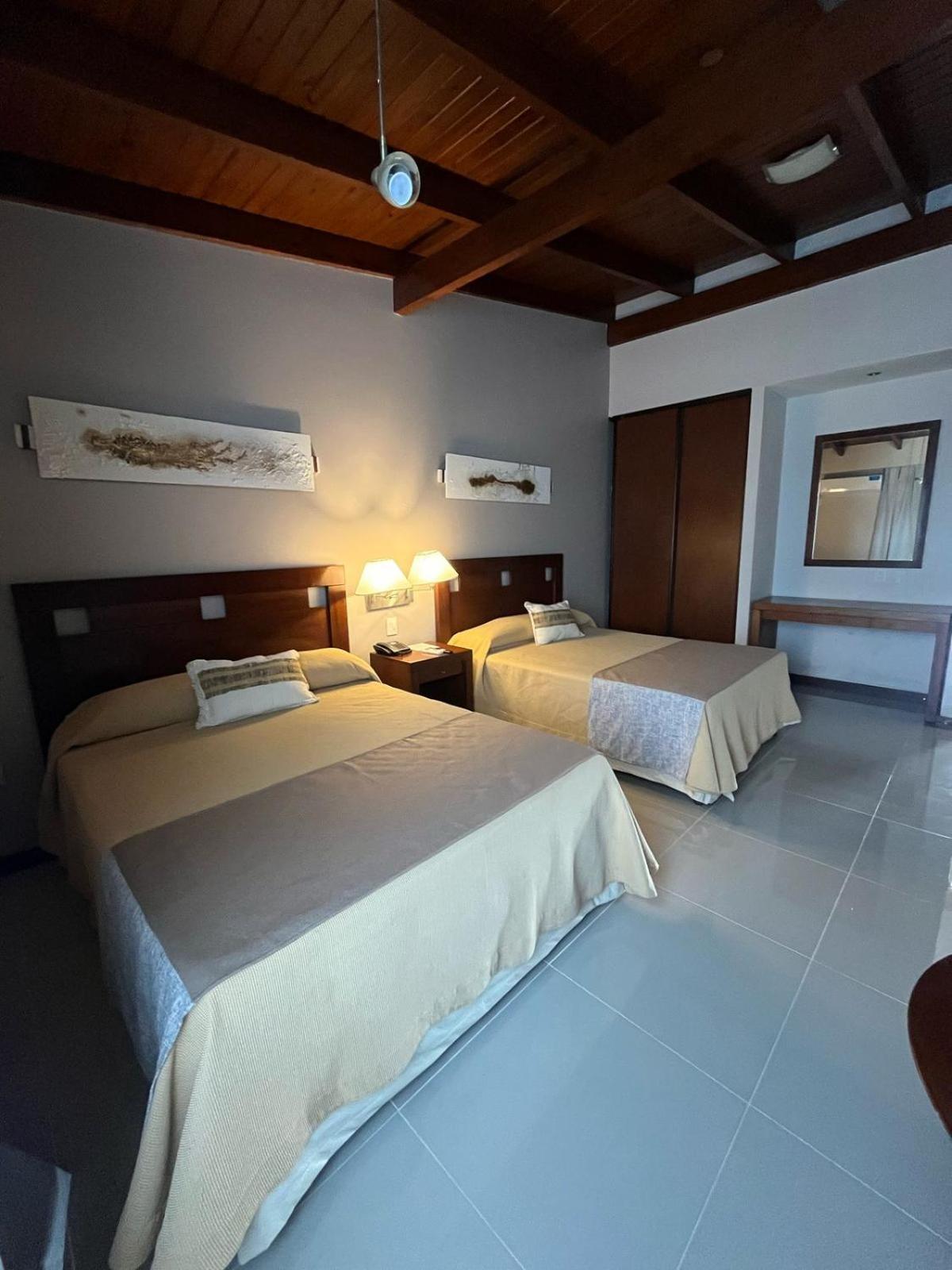 Howard Johnson Inn Rosario De La Frontera Extérieur photo