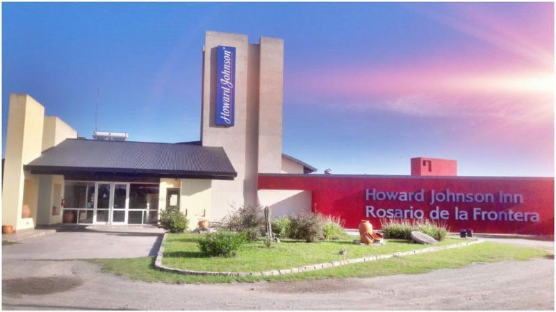 Howard Johnson Inn Rosario De La Frontera Extérieur photo