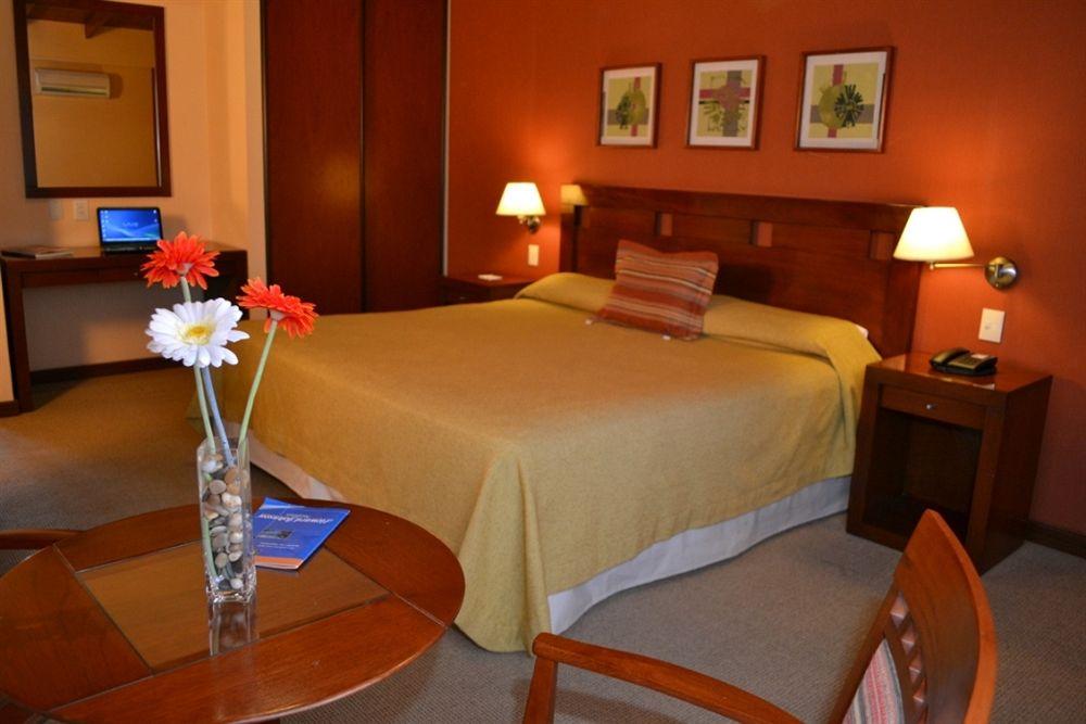 Howard Johnson Inn Rosario De La Frontera Extérieur photo